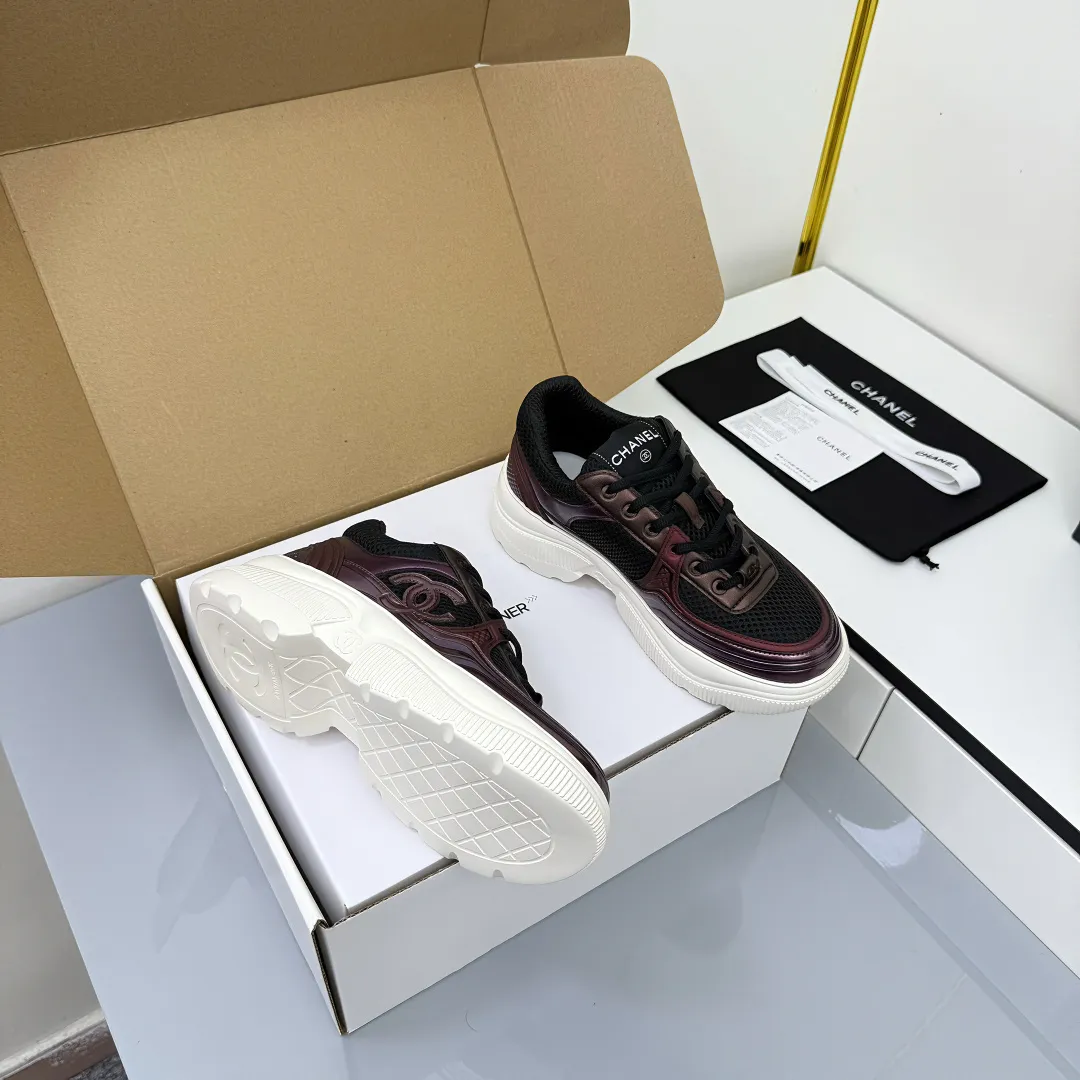 👟👟Ex-factory price 660👟👟 Chanel bread shoes ~ original calfskin panda shoes Chanel 25C latest hot style panda black and white sports shoes casual sneakers Xiaoxiang hot item classic black and white panda color coco girls must pay Fabric: original custom mixed sheepskin lining: original imported breathable mesh lining outsole: Original molded rubber + TPU combination Size: Women's 35-41 Buy now👉 Buy now👉